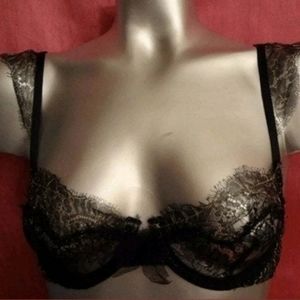 Victoria Secret Limited Edition Eyelash Lace Bra And Thong 34C/M